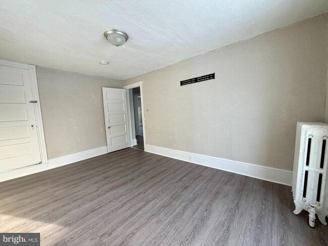 Building Photo - 706 N High St