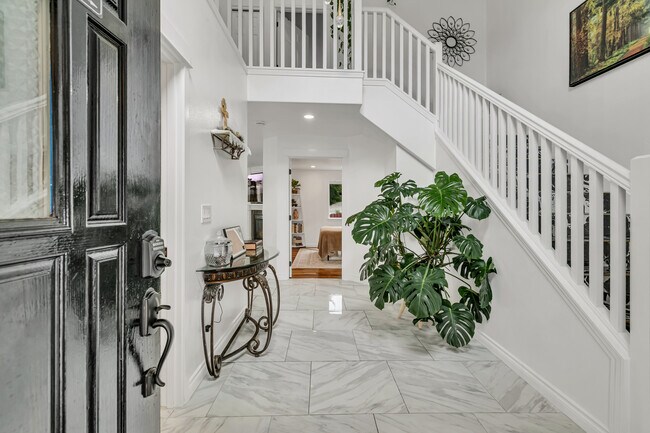 Foyer - 1102 9th Ave