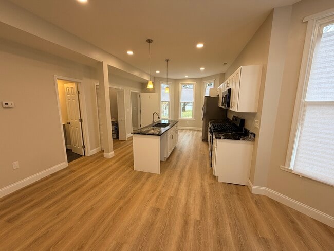 Kitchen - 3 E Overlea Ave