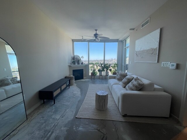 Living room - 300 W Beech St