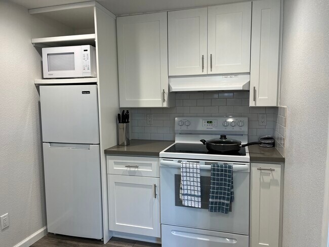 Foto del edificio - 1129 E Cliff Dr