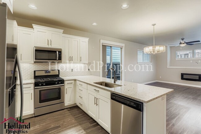 Building Photo - Bright and light 3 bedroom 2 bath home in Hillsboro