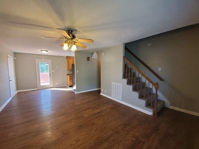 Building Photo - 3406 Oak Lawn Dr