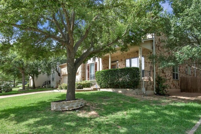 Foto del edificio - 2512 Shire Ridge Dr