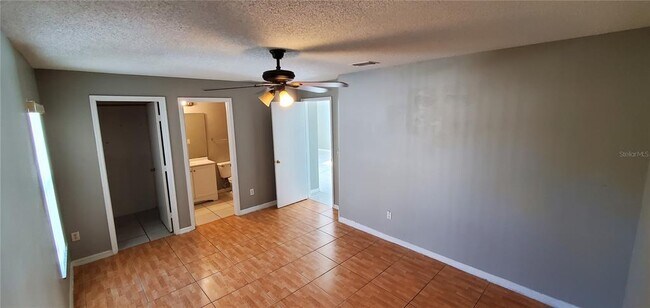 Foto del edificio - 2370 Harbor Town Dr