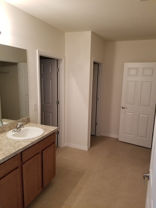 Building Photo - 220 SW 19th Terrace