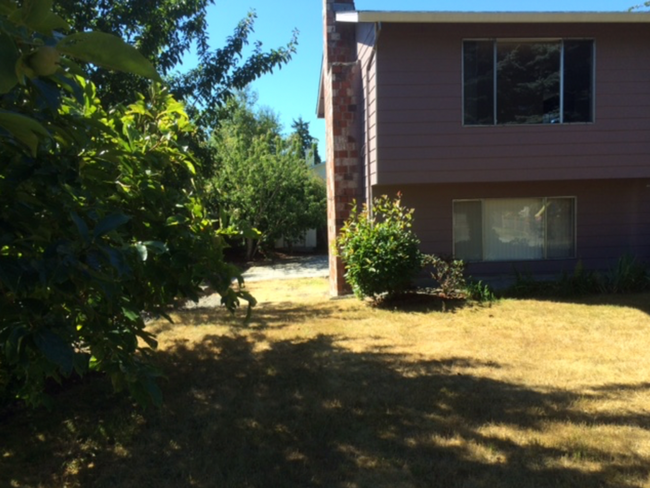 Building Photo - Spacious 4 Bed 3 Bath Kirkland Home with A...