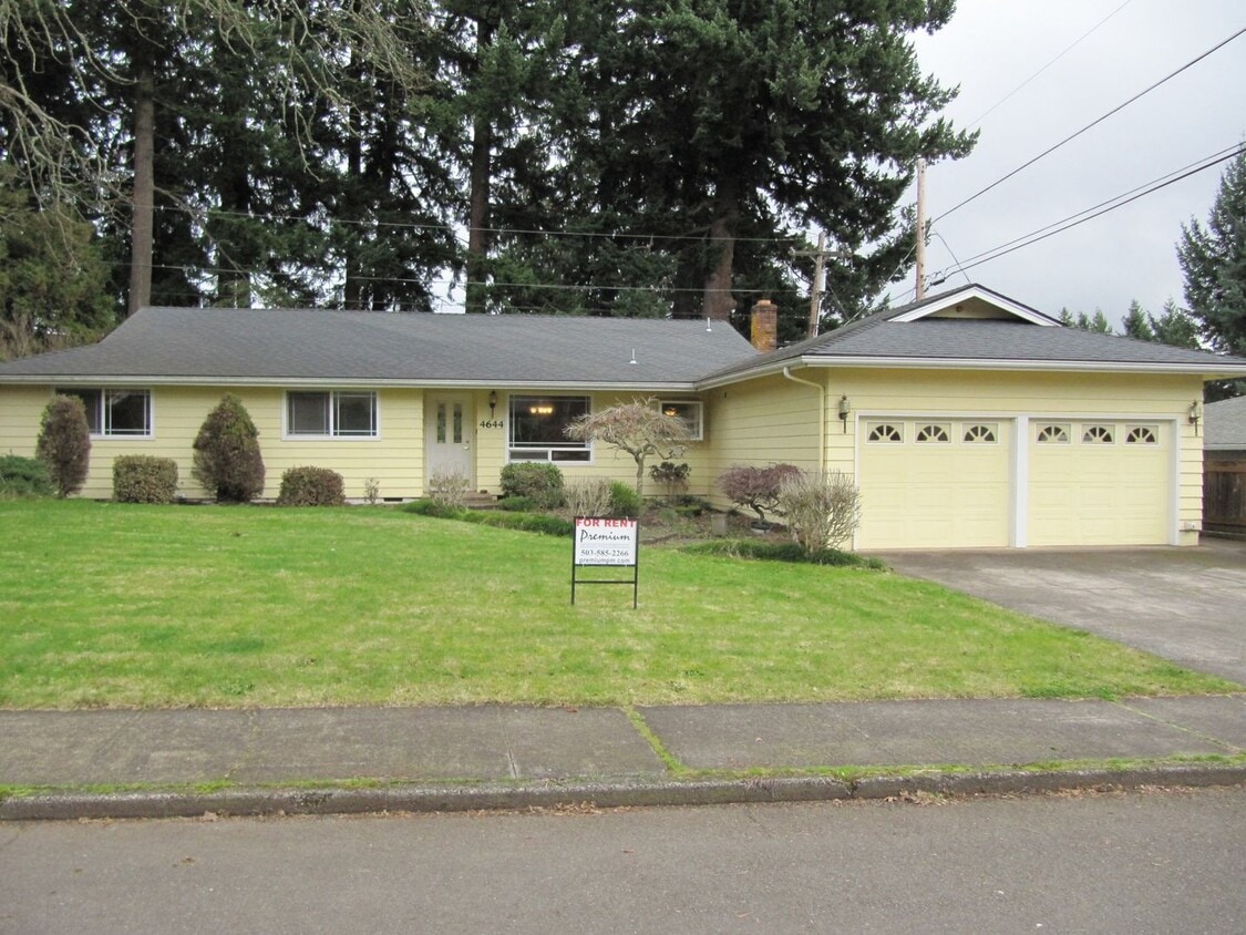 Foto principal - Three Bedroom Home in South Salem