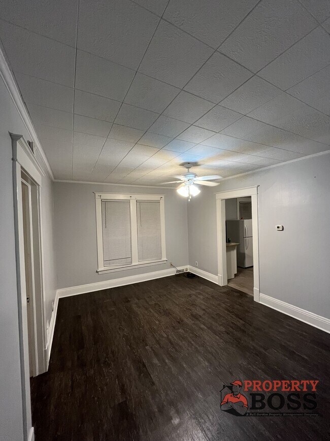 Foto del edificio - 124 1/2 E Warren St