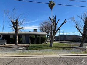 Building Photo - 428 S Walnut Ave