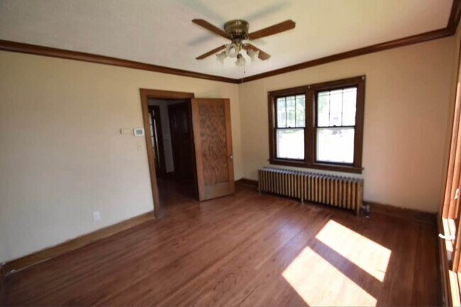 Building Photo - 402 W Brooks St