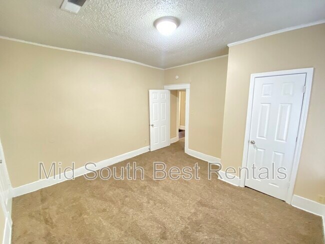 Building Photo - 1058 Tanglewood St