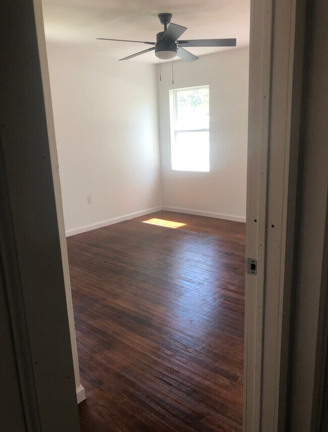 Foto del edificio - 1314 Burleson St