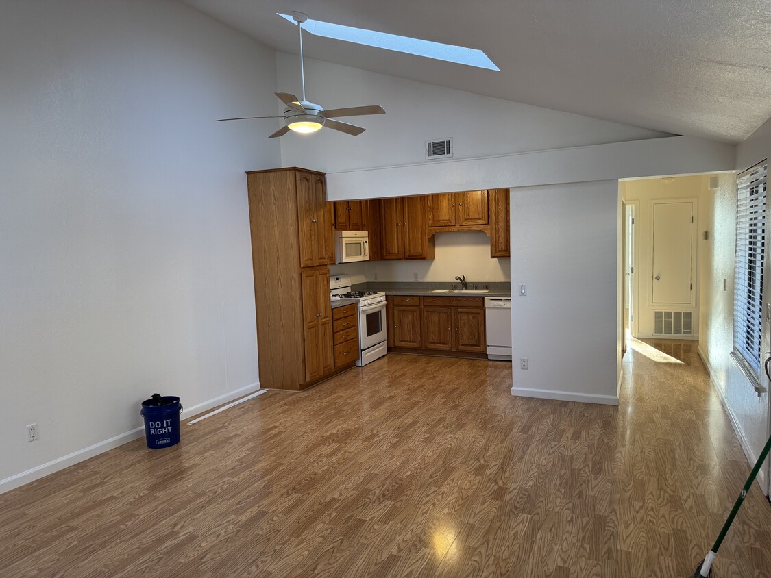 Foto principal - 850 E Cotati Ave