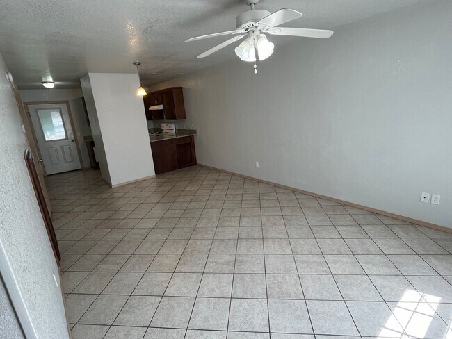 Foto del edificio - 3318 N Detroit Ave