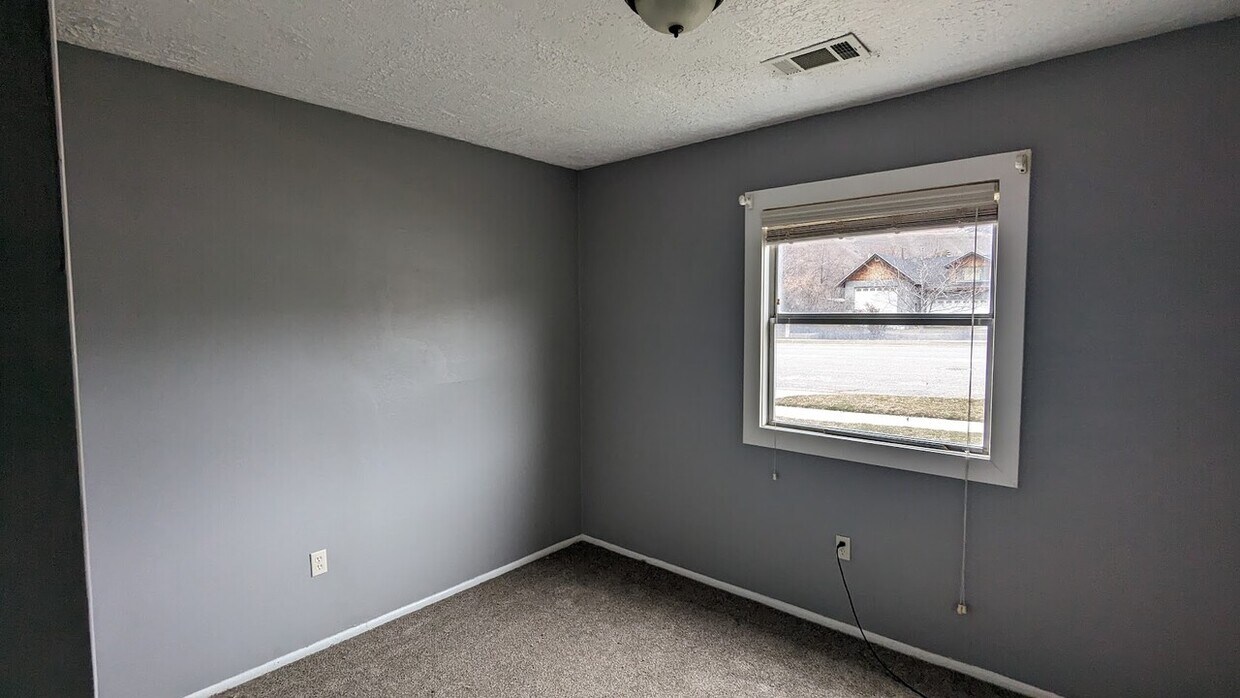 Building Photo - 235 E. 100 N. / MAK