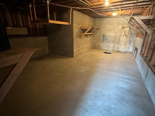 Building Photo - 2145 Eastview Pl