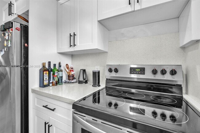 Foto del edificio - 6550 Royal Palm Blvd