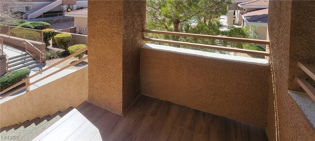 Building Photo - 830 Carnegie St