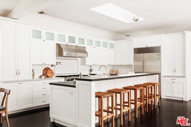 Building Photo - 472 29th St
