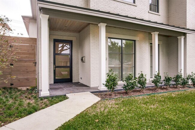 Building Photo - 6632 Del Norte Ln
