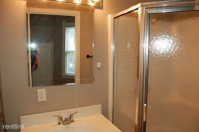 Building Photo - 4 br, 2 bath House - 331 S Lucas St
