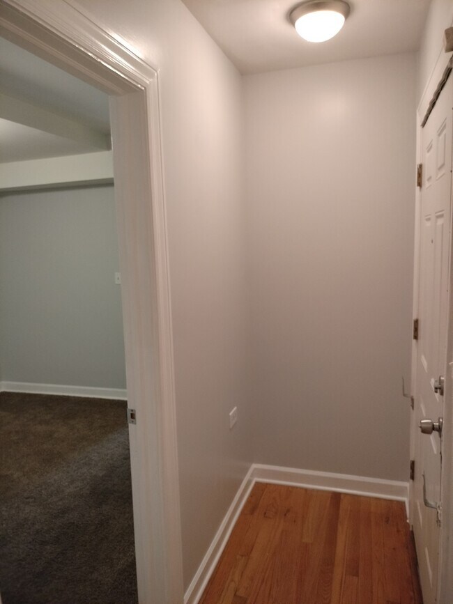 Building Photo - 509 E 44th St