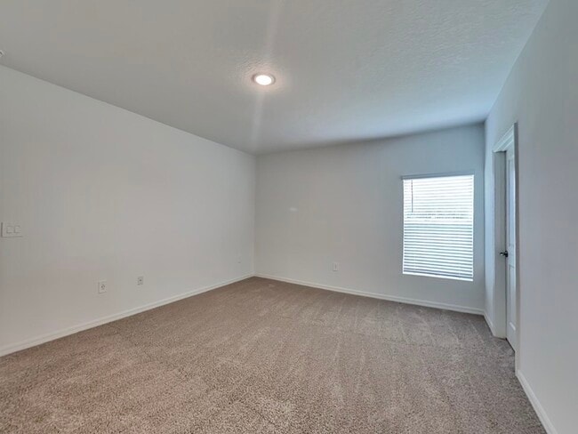 Building Photo - 258 Amber Way