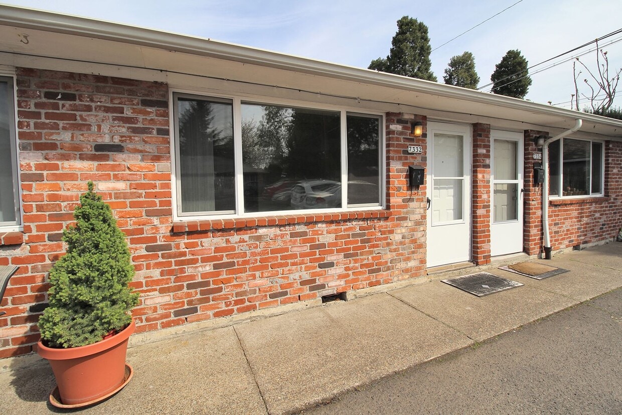 Primary Photo - 7312-7334 N Lancaster Ave