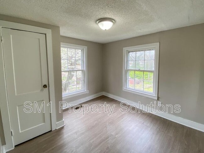 Foto del edificio - 915 Willow Rd