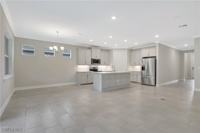 Building Photo - 335 Tamarindo Ln