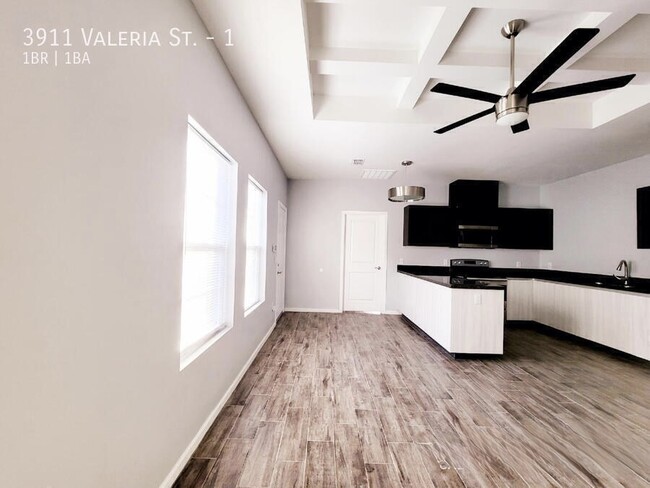 Building Photo - 3911 Valeria St