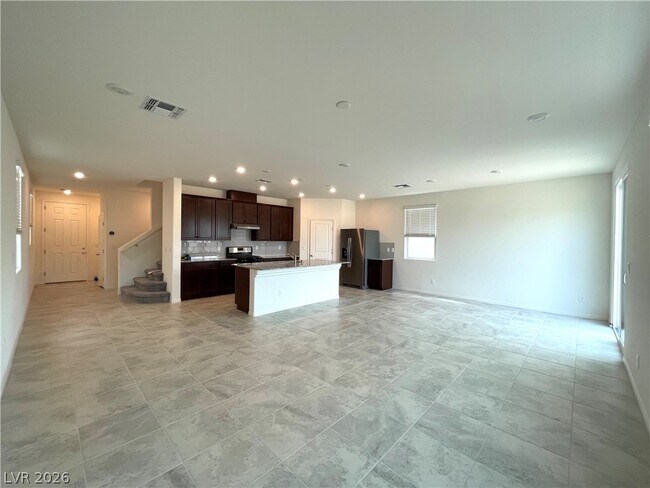 Foto del edificio - 8211 Lantana Spgs St