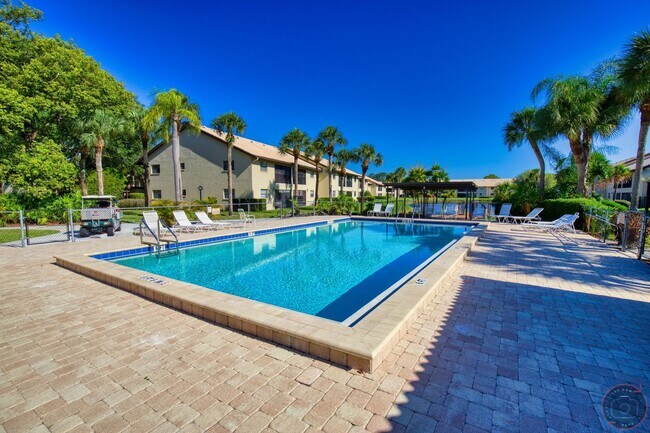 Building Photo - Seasonal Short-Term 2-Bedroom 2-Bath 2nd F...