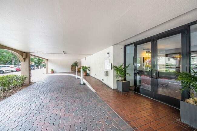Foto del edificio - 3211 W Swann Ave
