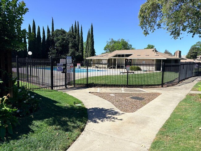 Foto del edificio - Affordable in Concord - Better Hurry On This One...!