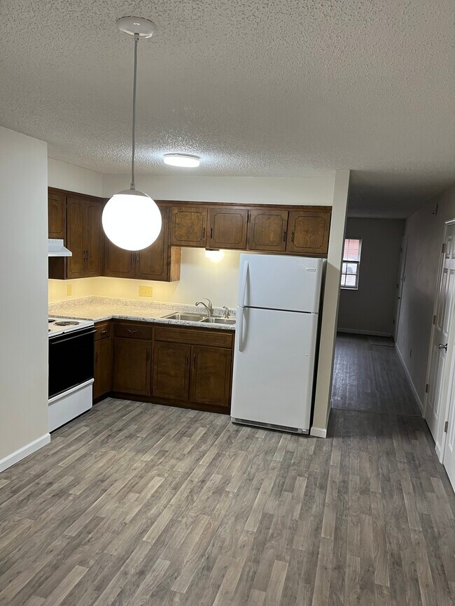Kitchen - 410 Christopher Pl
