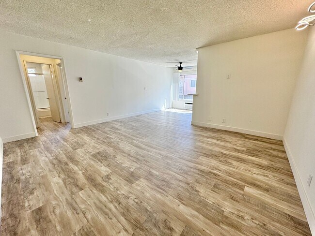 Foto del edificio - 10779 Woodbine St