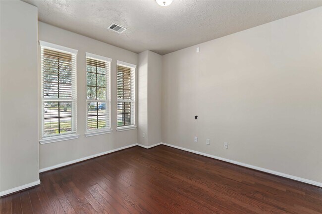 Foto del edificio - 2814 Palm Harbour Dr