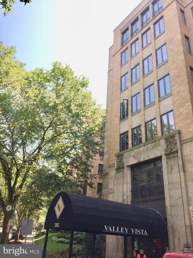 Foto del edificio - 2040 Belmont Rd NW