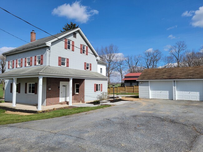 Foto del edificio - 285 Limerock Rd