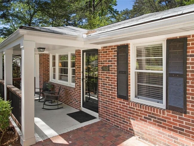 Building Photo - 1572 Berkeley Ln NE