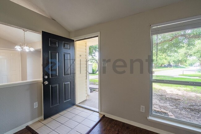 Building Photo - Unit