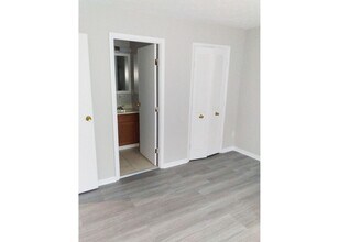 Building Photo - 3033 Clifton Ave