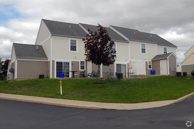 Building Photo - Village Court