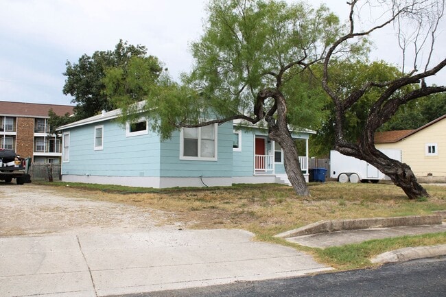 Building Photo - 1475 W Contour Dr