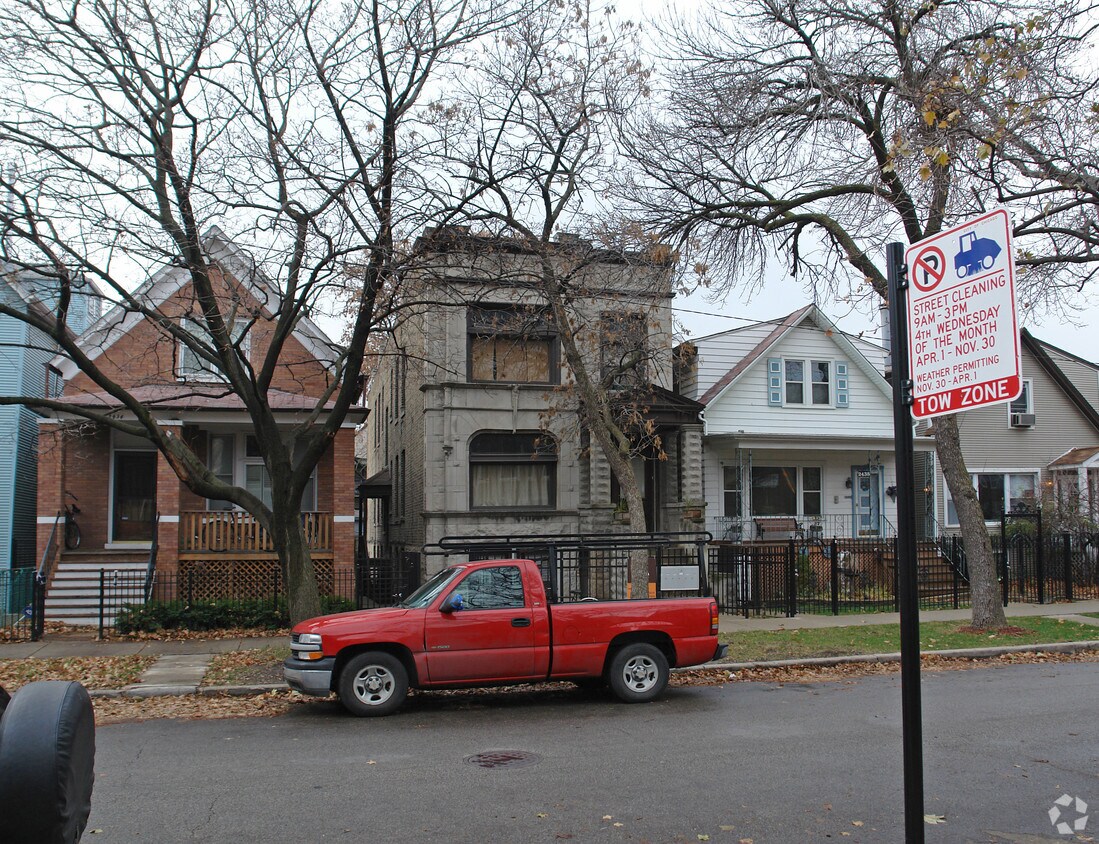 Building Photo - 2436 N Maplewood Ave