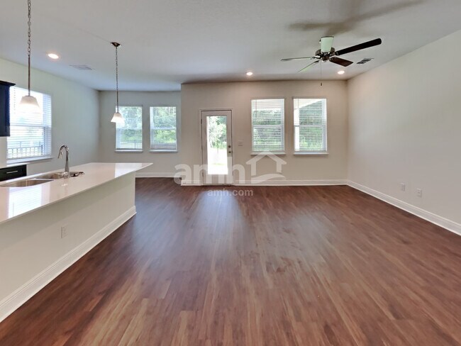 Foto del edificio - 27518 St Andrews Ave