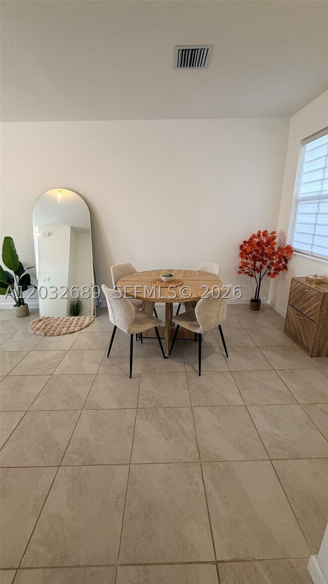 Foto del edificio - 2424 SE 29th Dr