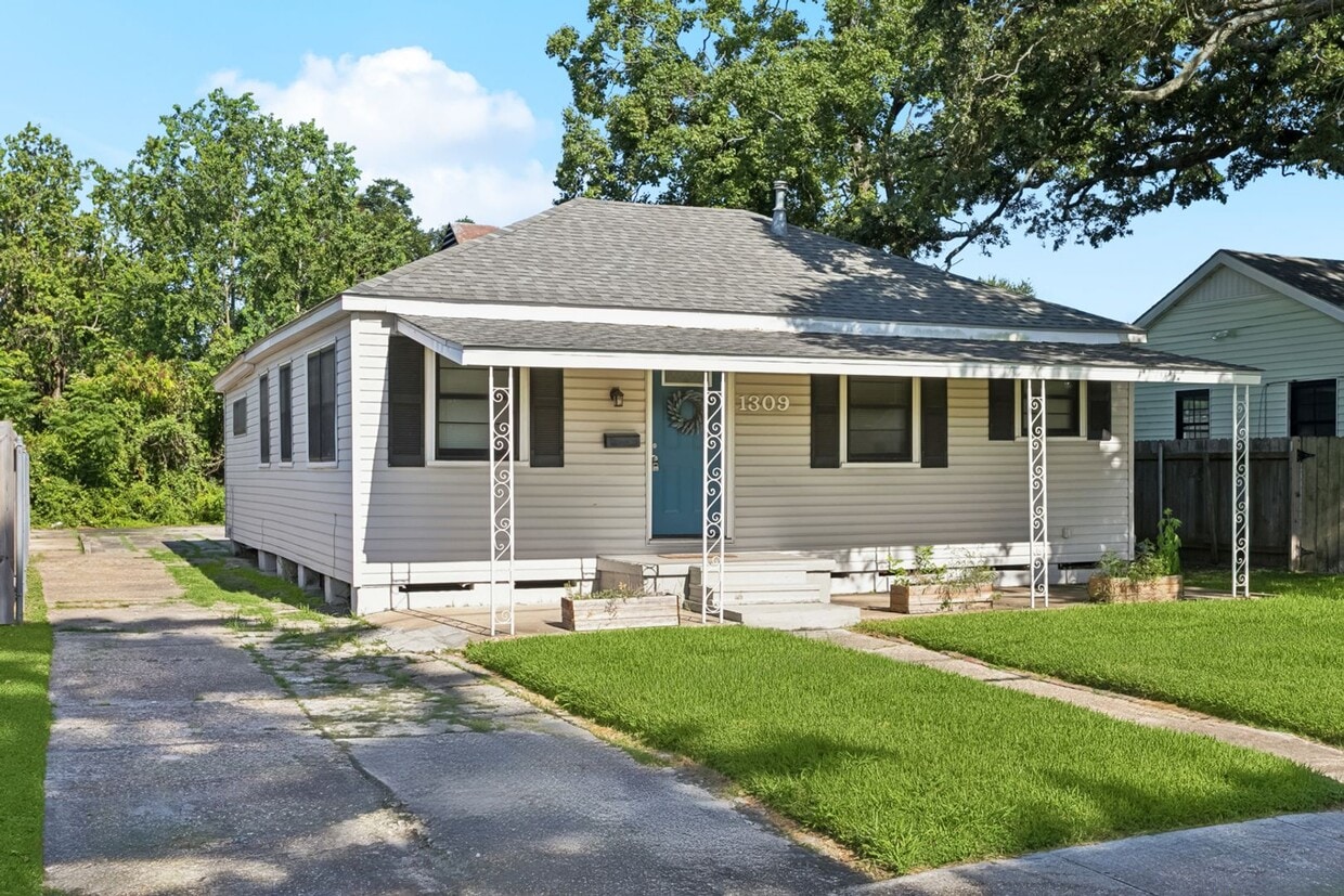 Primary Photo - **Charming Family Retreat in the Heart of ...